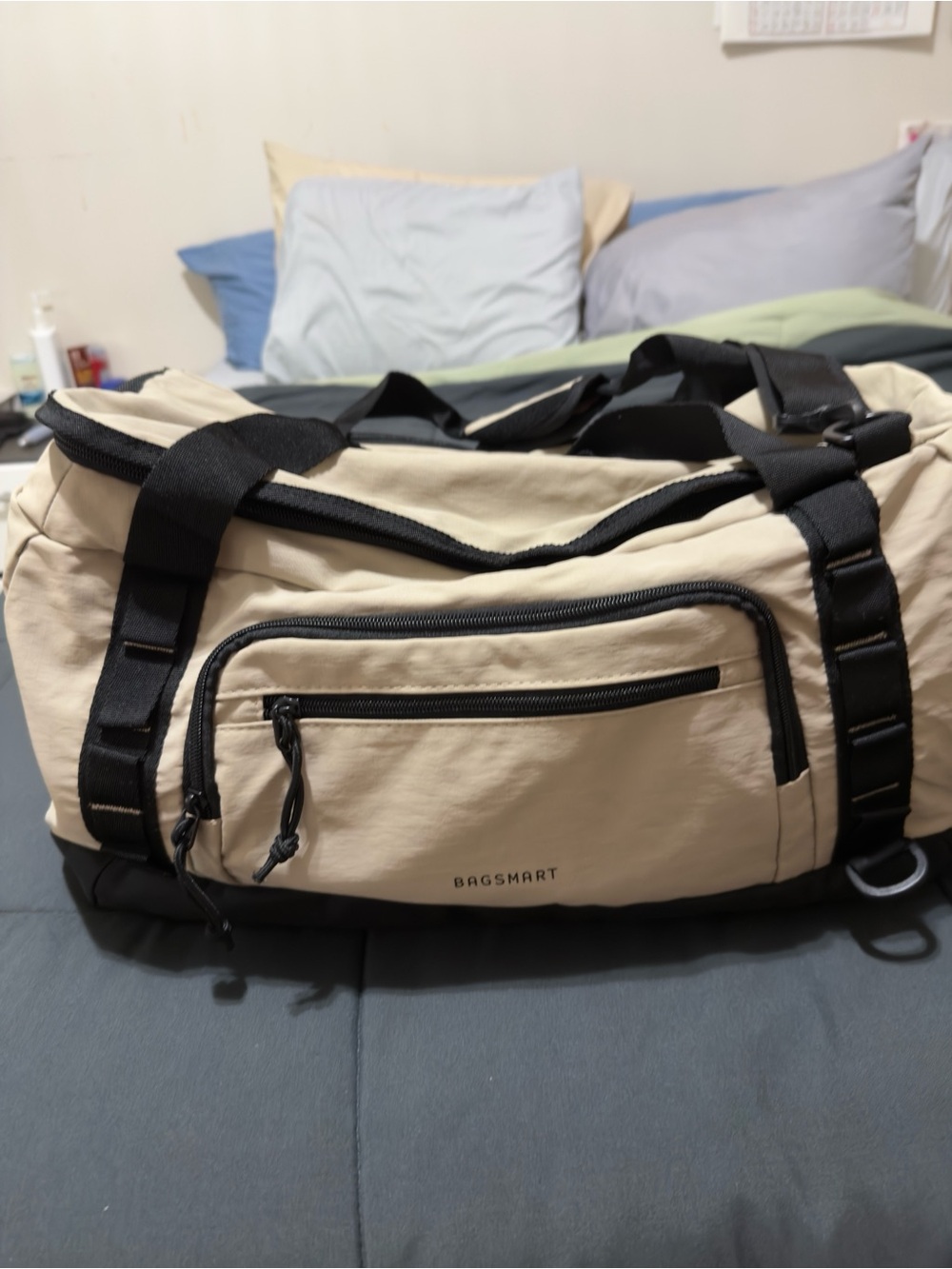 NWOT BAGSMART 40L BACKPACK DUFFEL LUGGAGE CARRY ON BAG - PADDED BEIGE BLACK